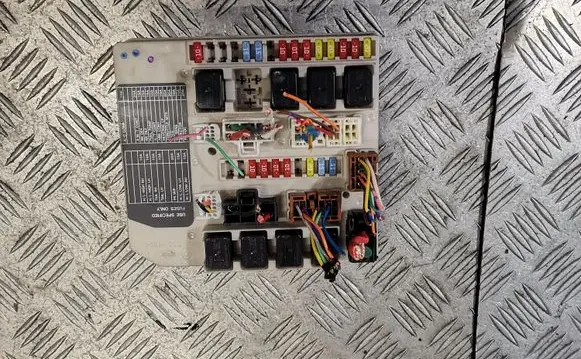 Nissan Note (E11) Fuse module 284B7AX62A