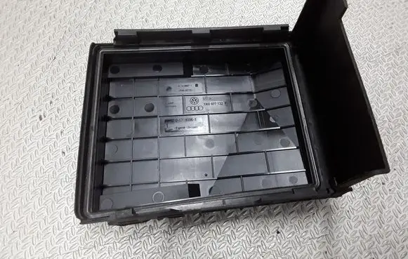 Seat Toledo III (5P) Fuse box cover 1K0937132F