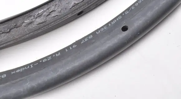 Bentley Bentayga Front door rubber seal LEWY