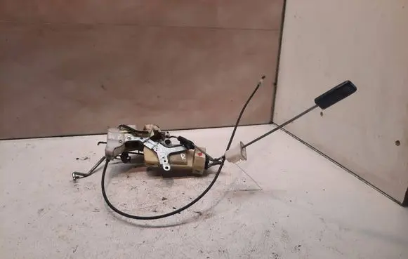 Toyota Yaris Front door lock 