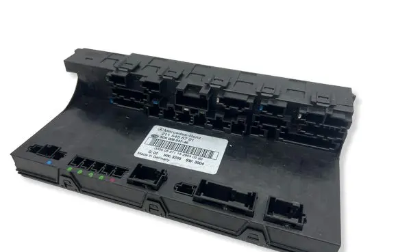 Mercedes-Benz E W211 Fuse module 2115456701 5DK00804746