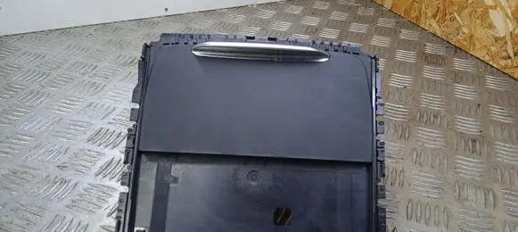 Cup holder front
