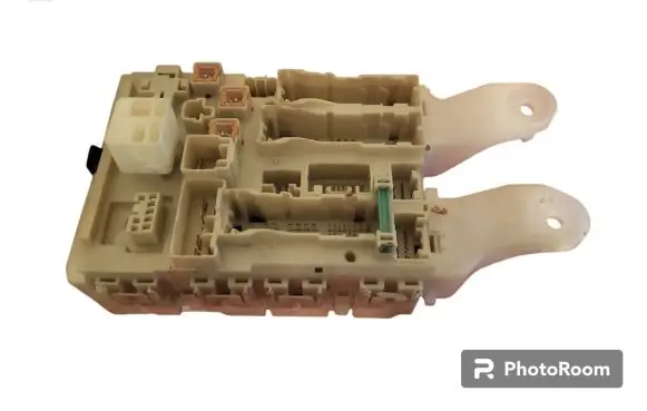 Toyota Auris 150 Fuse module 8273002140A