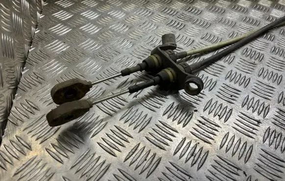 Gear shift cable linkage