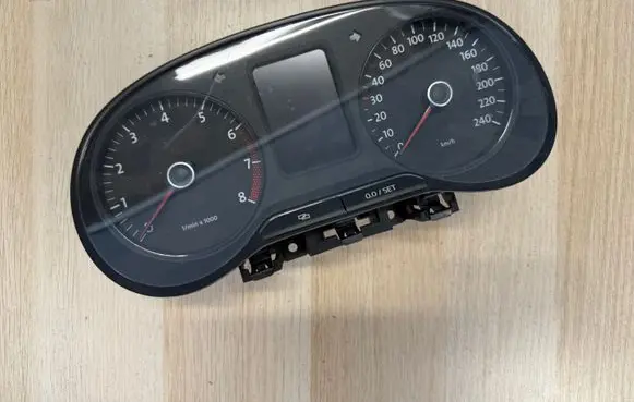 Volkswagen Polo V 6R Speedometer (instrument cluster) 6R0920860J