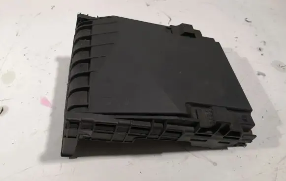 Volkswagen Golf Plus Fuse box cover 1K0937132F 1K0937132G