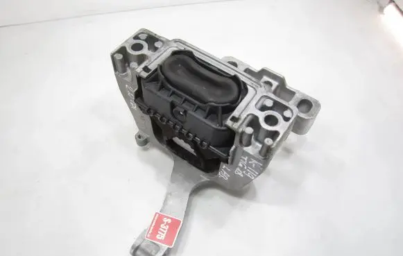 Volkswagen Tiguan Engine mount bracket 5Q0199262BJ 06112017 X44TAAE311400S