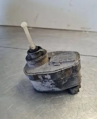 Volkswagen Caddy Headlight level adjustment motor 0307851346 8A0941295