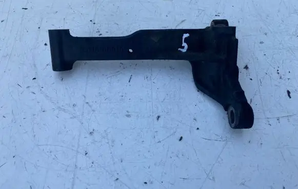 Toyota Avensis T250 Engine mounting bracket 3311805010