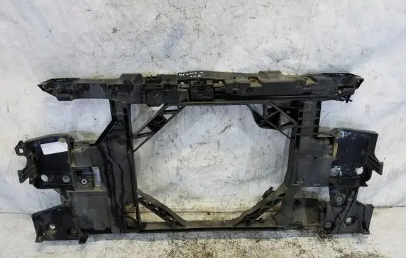 Renault Megane III Radiator support slam panel