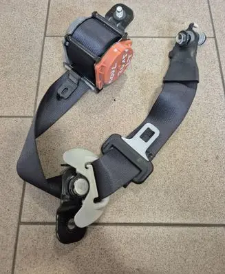 Rear seatbelt