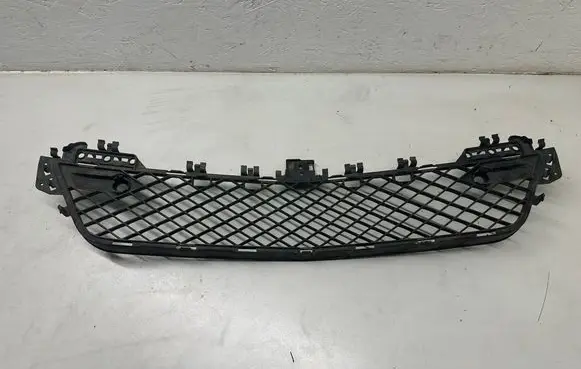 Mercedes-Benz C W204 Front bumper lower grill A2048851324