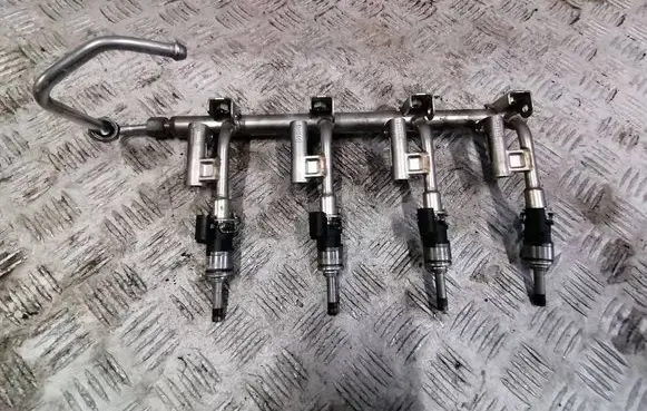Ford Focus Fuel injector 