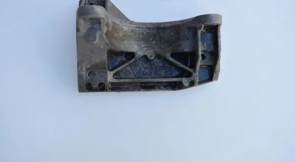 Audi A6 S6 C4 4A Engine mounting bracket 4A0199354