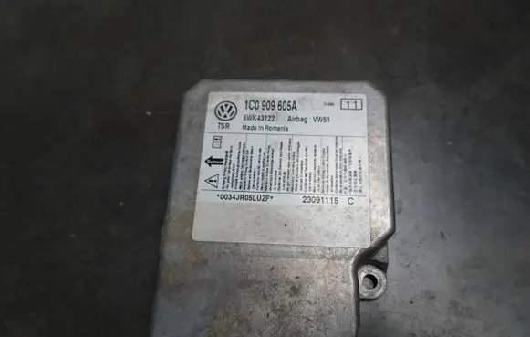 Volkswagen New Beetle Airbag control unit/module 1C0909605A