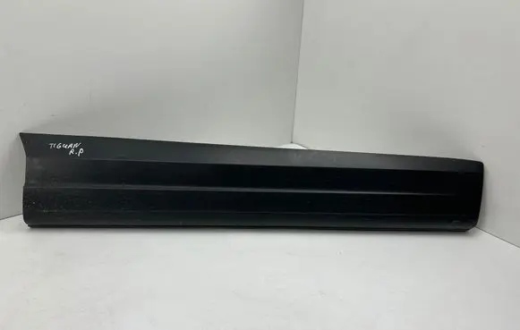 Volkswagen Tiguan Front door trim (molding) 5N0854940A