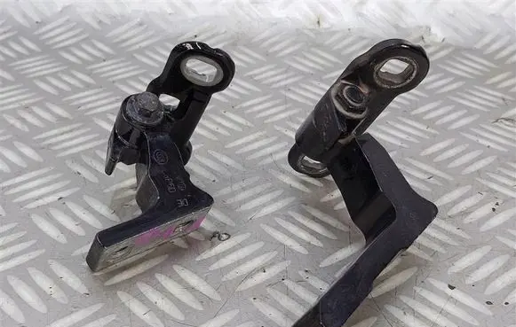 Volvo XC40 Rear door upper hinge 31457096