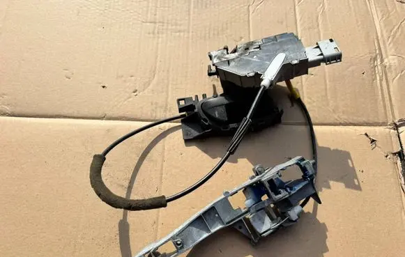 Citroen Jumpy Front door lock 9681335480