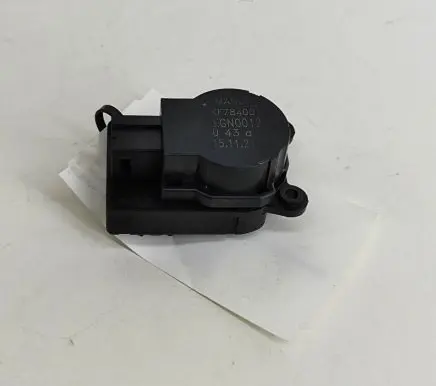 Opel Mokka B Air flap motor/actuator KF784001 EGN0012