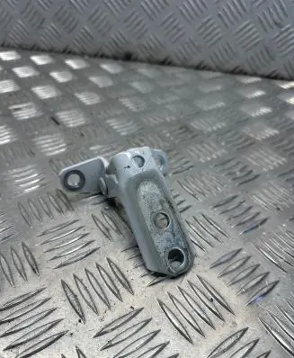 Mitsubishi Outlander Rear door lower hinge