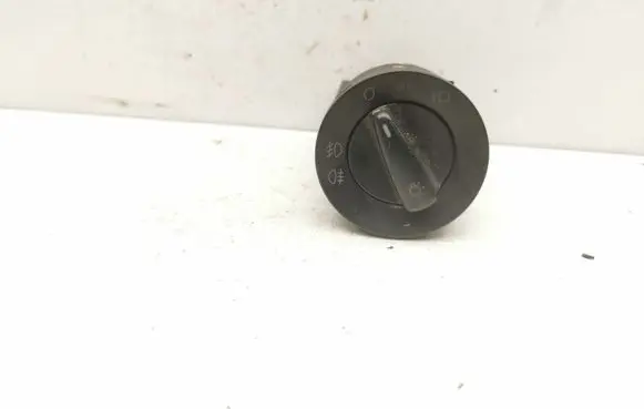 Volkswagen Golf IV Light switch 1C0941531A