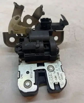 Audi A3 S3 8P Tailgate/trunk/boot lock/catch/latch 8K9827505A
