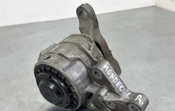 Ford Mondeo MK V Engine mount bracket DS736B012GG