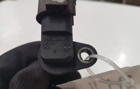 Opel Zafira B Camshaft position sensor 46798364