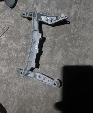 Volkswagen Touareg I A/C compressor mount bracket 7L0616879