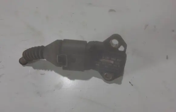 Volkswagen Touran I Air pressure sensor 038906051C 0281002401
