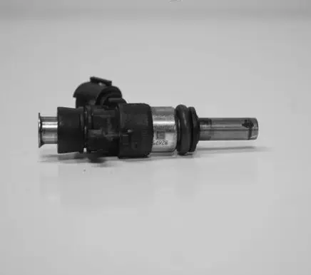 Volkswagen Golf VII Fuel injector 06L906031A