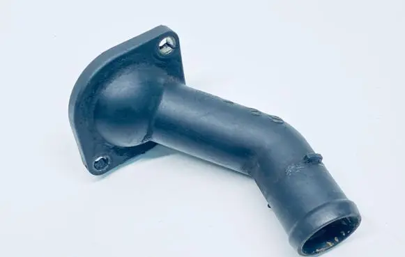 Volkswagen PASSAT B6 Engine coolant pipe/hose 038121121D