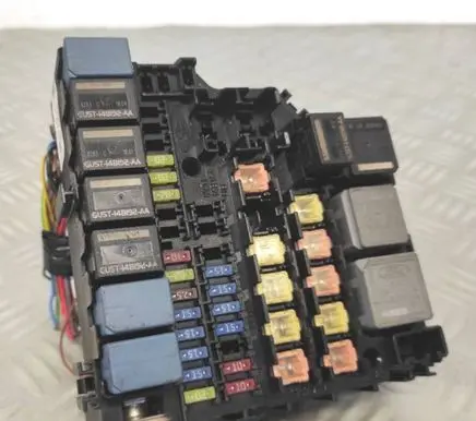 Ford Fiesta Fuse module 7154595030 22032019 052474