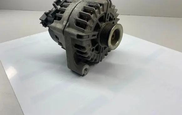 BMW 1 E82 E88 Generator/alternator FG18S019 2543461C 7802261