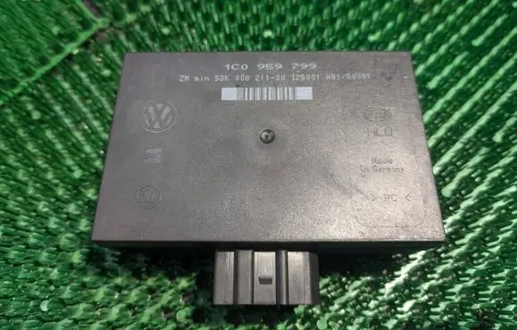 Volkswagen Golf IV Comfort/convenience module 1C0959799 5DK00821100