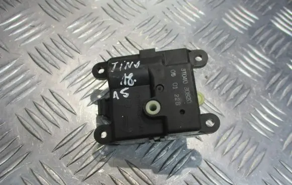 Nissan Almera Tino Central body control module 3T04030820