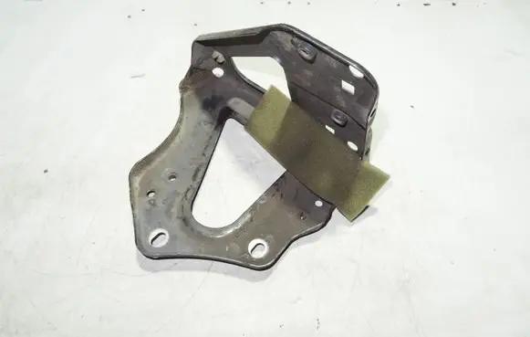 Audi A6 S6 C6 4F Fender mounting bracket 4F0821136A
