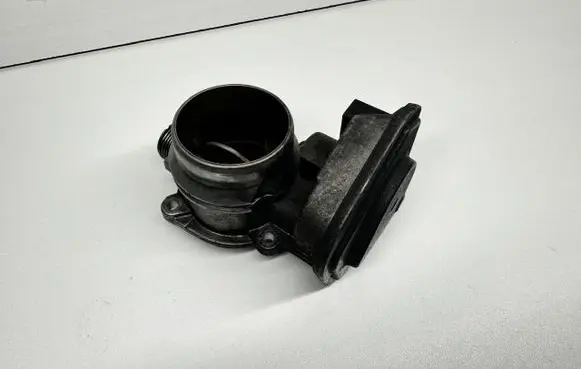 BMW 5 E60 E61 Throttle valve 7804373