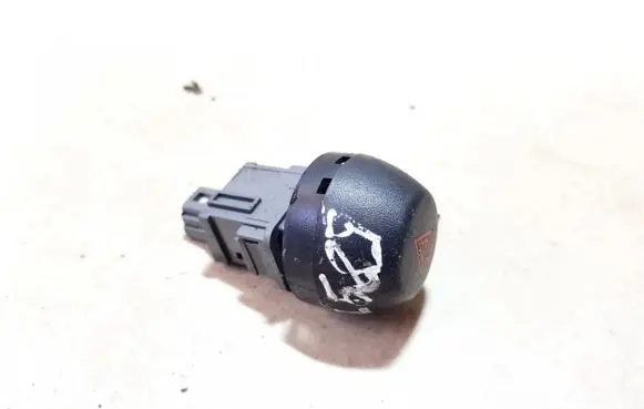 Toyota RAV 4 (XA30) Hazard light switch 15b060