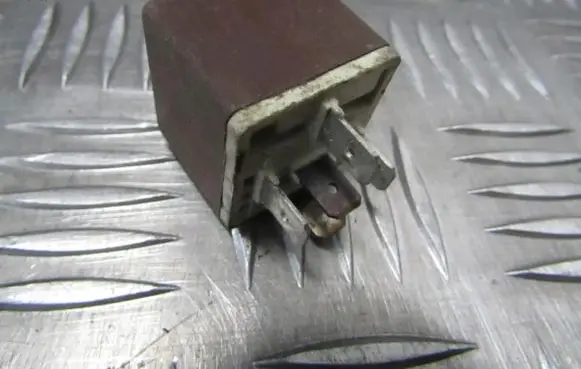 Renault Clio I Other relay 7700810927b 7700810927-b