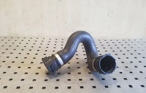 Engine coolant pipe/hose