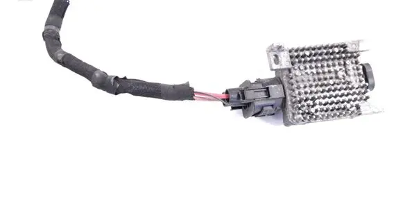 BMW 3 E90 E91 Coolant fan relay 7608410