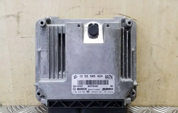 Opel Zafira C Engine control unit/module 0281018769 55579447
