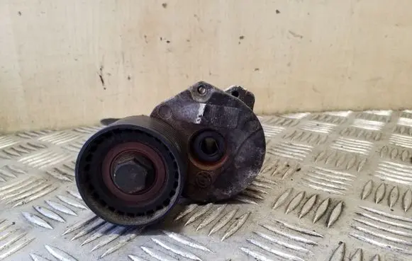 BMW 5 GT F07 Generator/alternator belt tensioner