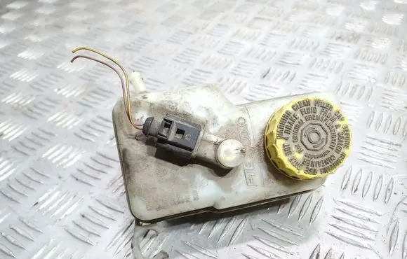 Brake fluid reservoir