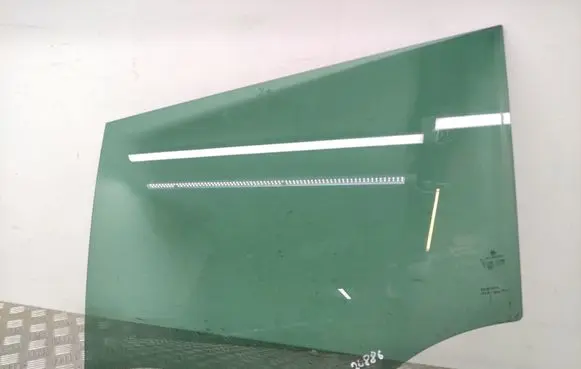 Volkswagen PASSAT B8 Rear door window glass 43R011090