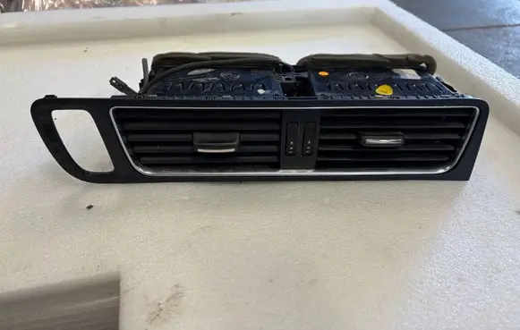 Audi Q5 SQ5 8R Dash center air vent grill 524003414 8R1820951