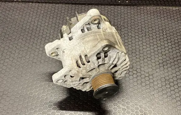 Opel Vivaro Generator/alternator LRA03036