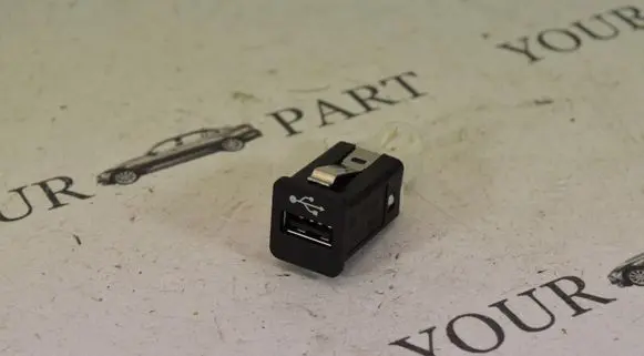 BMW 5 E60 E61 USB socket connector 9237656