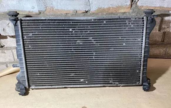 Ford Focus Coolant radiator YS4H8C342AB
